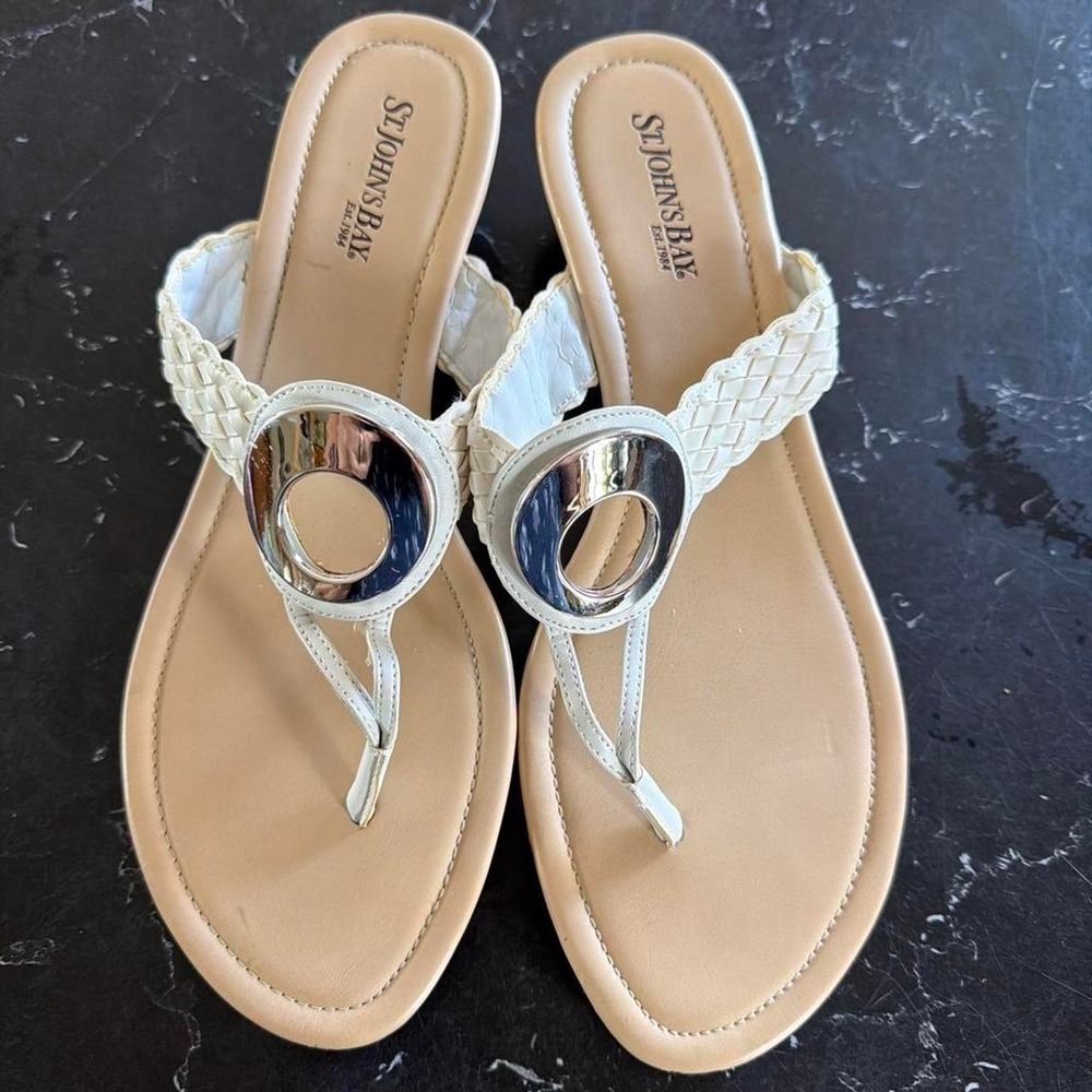 St John's Bay White Sandals Flip Flops with Silver Embellishment Size 9